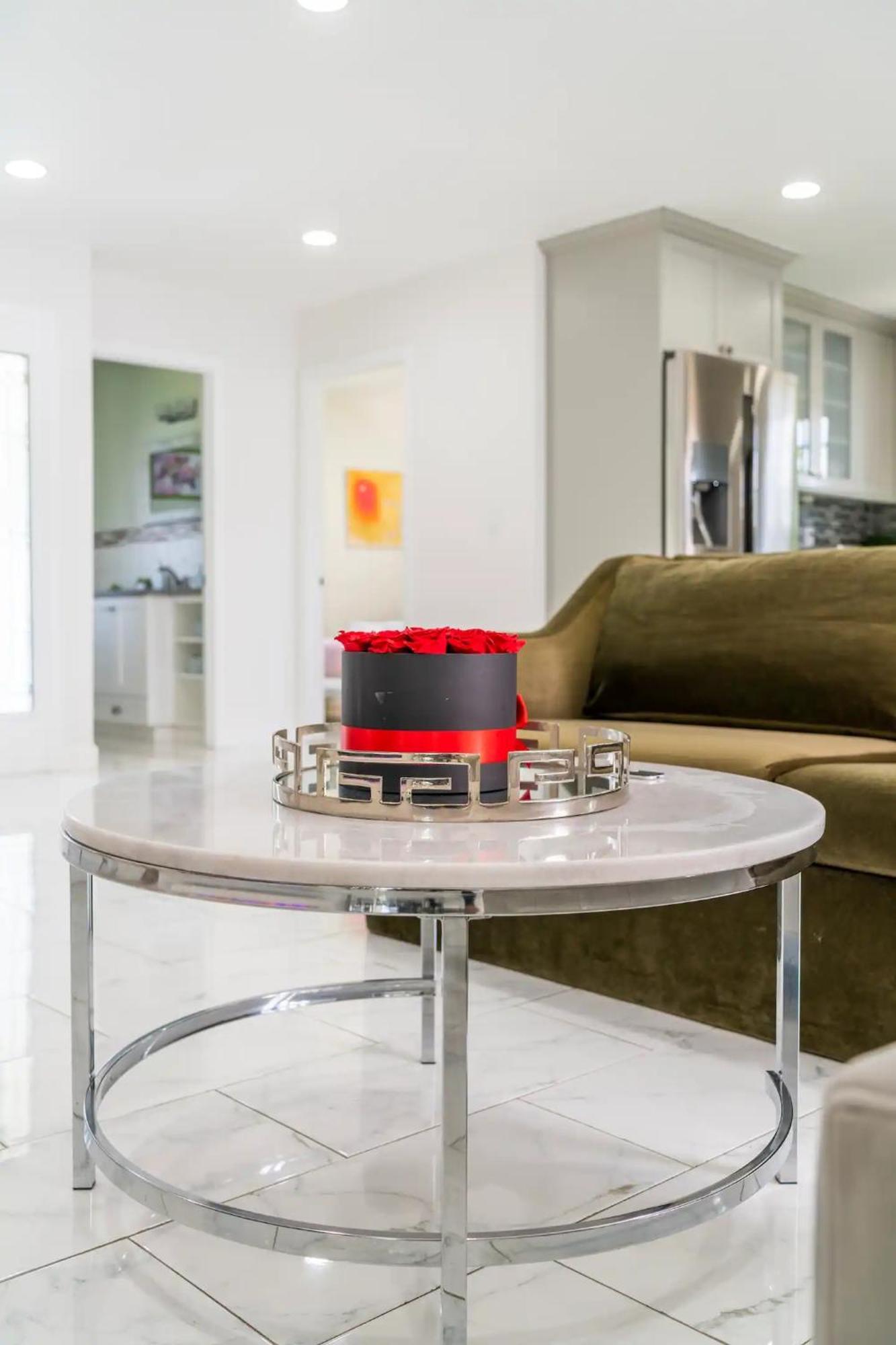 New Luxury Entertaining House With Pool Spa Sauna Tesla Charger Pets Los Angeles Exterior photo